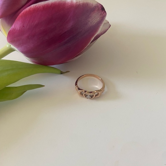 Rose gold and diamond claddagh ring - Picture 2 of 3